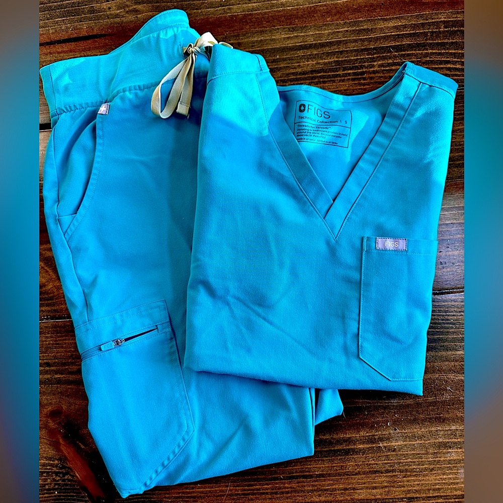 Figs Women's Scrub Set in Teal